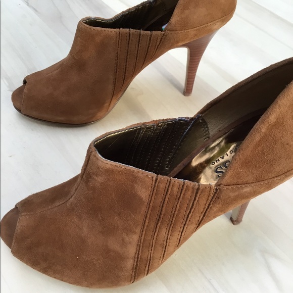 Guess Suede Shoes. Size 6.5 M - Picture 5 of 7